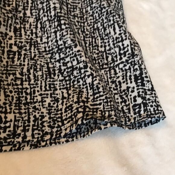 Motherhood Maternity Black & White Blouse - Size M - Picture 3 of 12